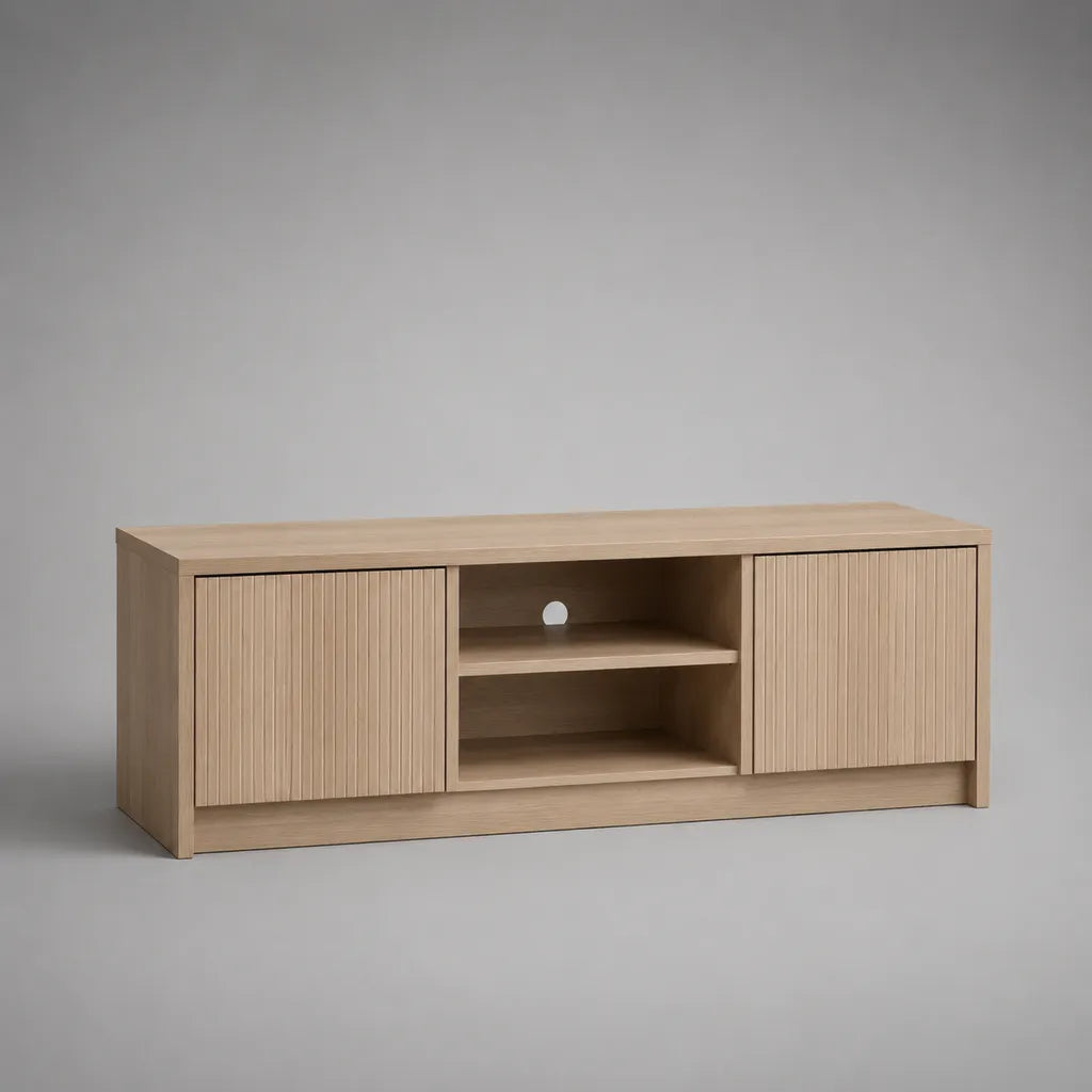 Meuble TV bas en MDF et panneaux de particules effet chêne naturel, 2 portes rainurées et 2 niches, 140 × 40 × 50 cm