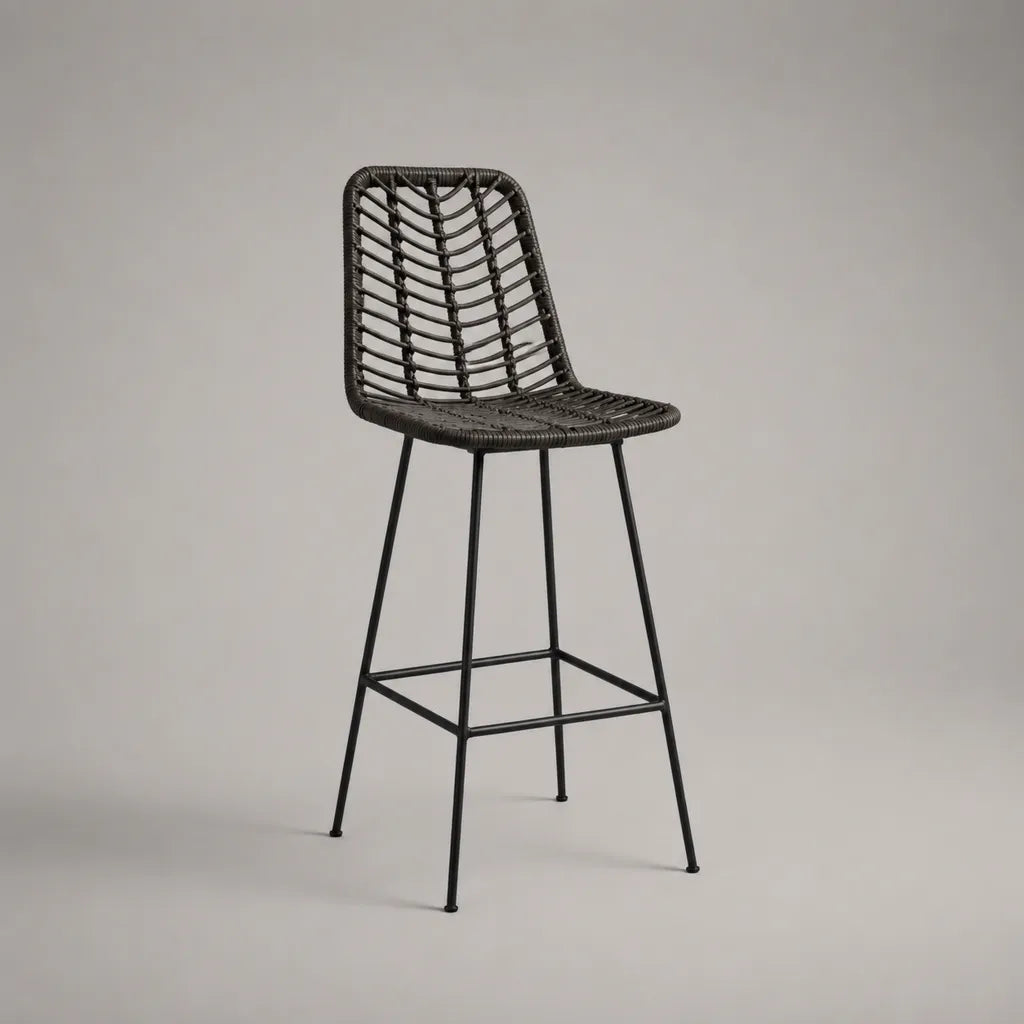 Tabouret de bar en résine tressée et acier noir, 48 × 54 × 105 cm, hauteur d’assise 75 cm